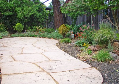 flagstone patio with curved outer edges